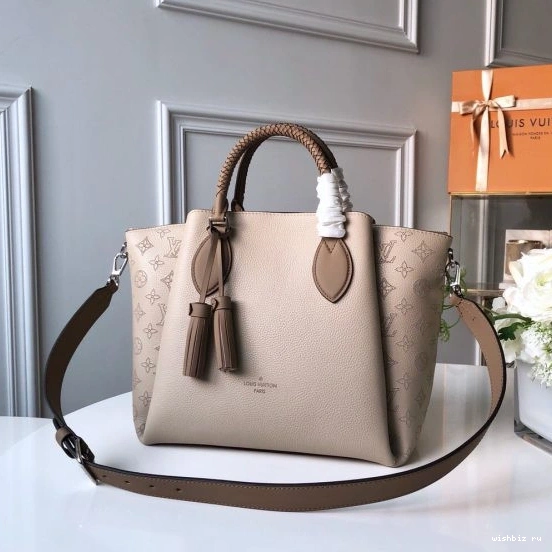 WIS Haumea Louis Vuitton Bag 1023